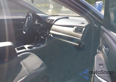 2015 Toyota Camry Se z USA, uszkodzony, nr VIN 4T1BF1FK8FU003330